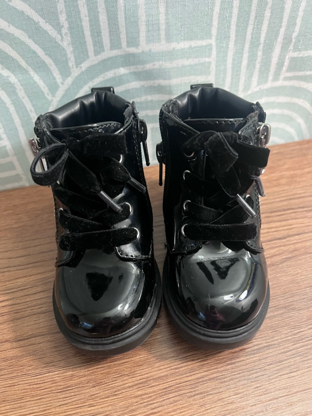 Wonder Nation Girls Black Patent Combat Boots Size 5 Side Zip Lace Up